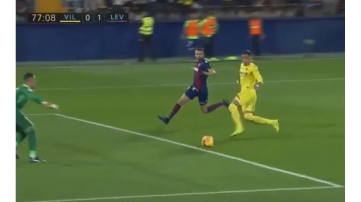 El blooper que prueba que Ramiro Funes Mori está pensando en otra cosa