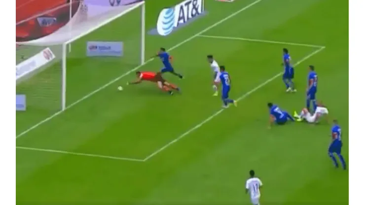 ¡Con lo justo! Corona salvó a Cruz Azul ante el ´jugadón´ de González
