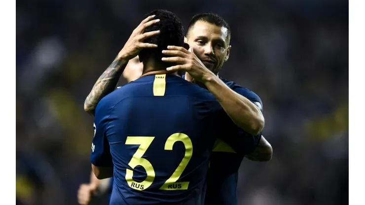 Carlos Tevez, la gran figura del partido.