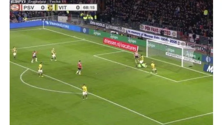 Toma y hazlo: el magnífico pase de Lozano que le dio una nueva victoria al PSV