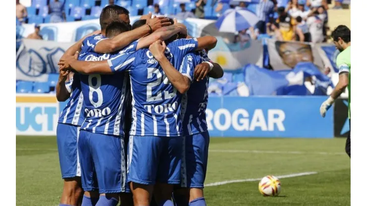 Godoy Cruz celebra el tanto de Santiago García.