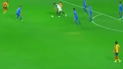 ¿Dónde fue Guzmán? El Patón atajó y salió jugando