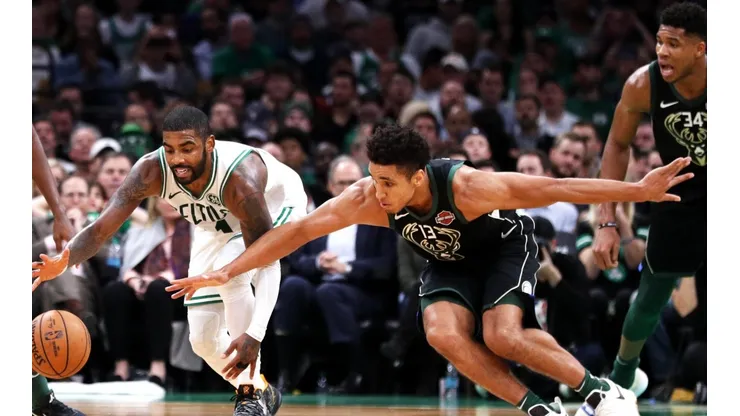 Kyrie Irving anotó 28 ante los Bucks