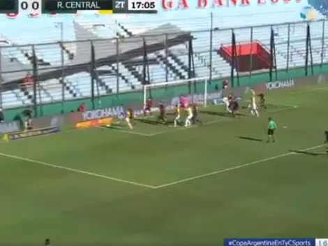Lo quieren matar en Newell's: se paró en el primer palo, no hizo nada y Central puso el 1-0
