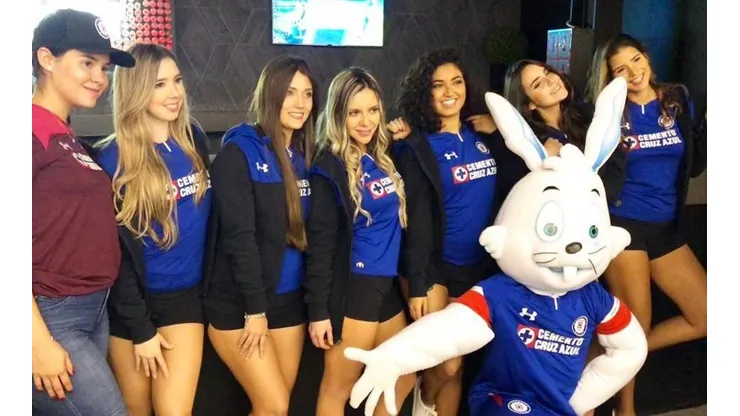 Las mujeres del Cruz Azul, llenas de alegría.