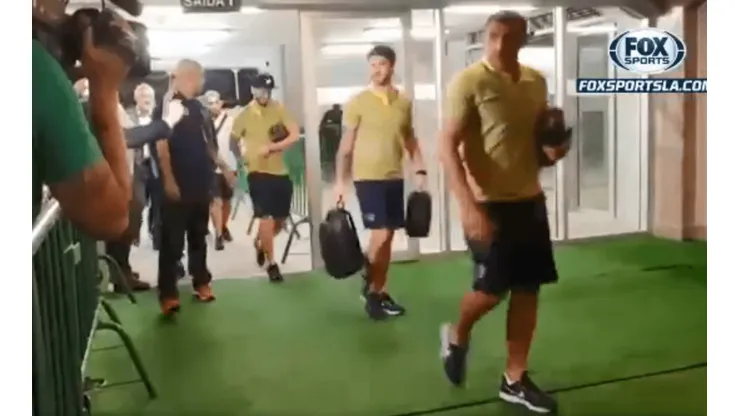 Llegó caliente: Pablo Pérez ya se enojó antes que empiece el partido