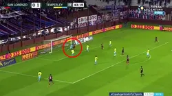 Blandi metió un cabezazo potente, pero el balón se estrelló con el travesaño