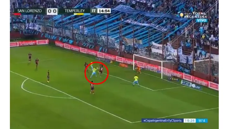 Foto de Ramiro Costa y el momento del gol.