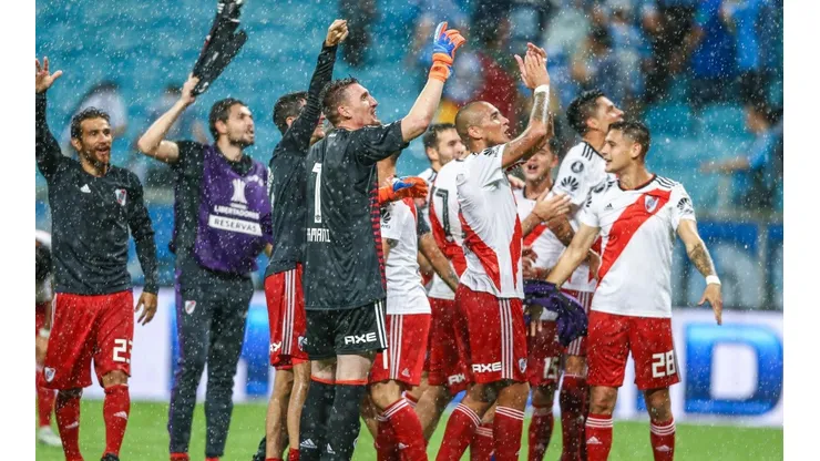 AL RITMO DE LOS HINCHAS. Los jugadores de River cantando junto con los fanáticos (Foto: Getty).