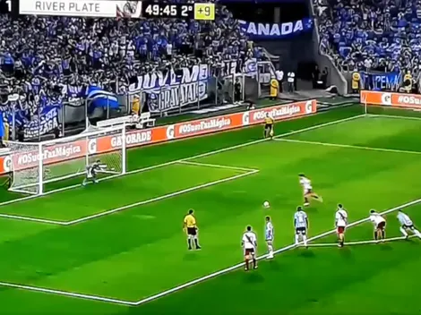 ¡Apareció el VAR, penal para River y Pity Martínez dio vuelta la serie!