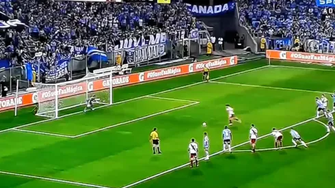 ¡Apareció el VAR, penal para River y Pity Martínez dio vuelta la serie!