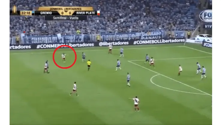 Era un golazo, pibe: Palacios probó desde lejos para River y asustó a Gremio