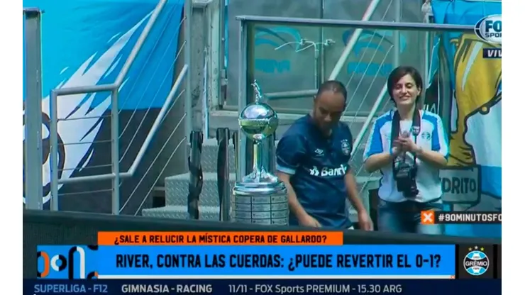 Los hinchas de Gremio tocaron la copa.