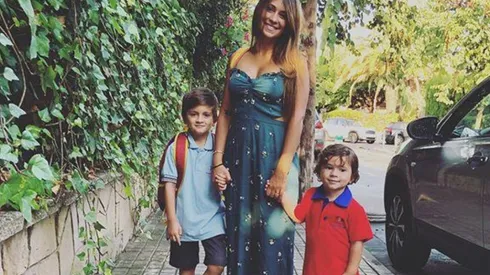 Mamá Antonella y sus dos monstruitos metieron miedo en Halloween