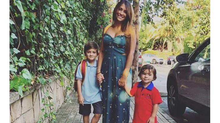 Mamá Antonella y sus dos monstruitos metieron miedo en Halloween