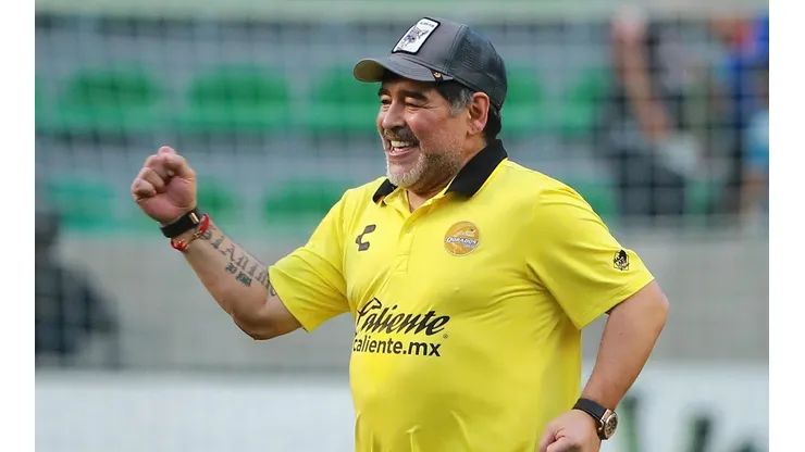 Con un sombrero de mariachi y un buen habano, Maradona festeja su cumpleaños en Instagram