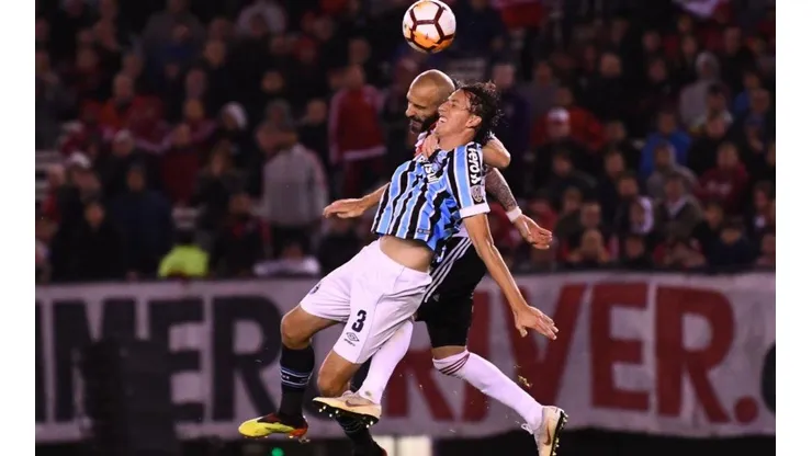 Geromel durante el partido de ida.