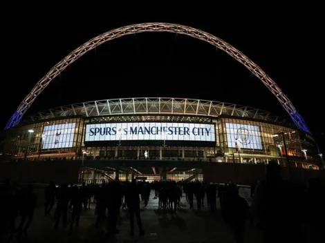 El campo de juego de Wembley es un desastre total y ya lo comparan con el Azteca