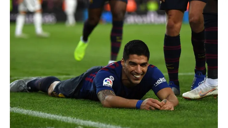Luis Suárez y un golazo de cabeza