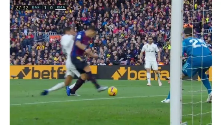 VAR, penal y balazo del Pistolero Suárez al corazón de Real Madrid