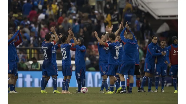 La afición del Cruz Azul copó el Azteca.