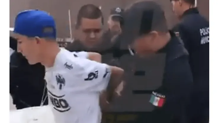 La violencia no para: disturbios en la previa a Santos - Monterrey