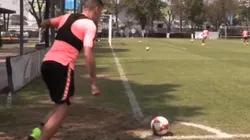 Golazo olímpico de Mateus en el entrenamiento.
