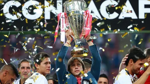 Almeyda no se olvida de sus ex dirigidos.