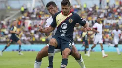 Henry Martín calentó la previa.