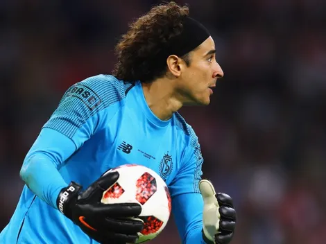 La afición del Standard Lieja se rindió a los pies del Memo Ochoa