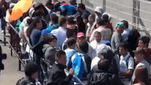 Multitud y caos en la venta de boletos para Cruz Azul - América
