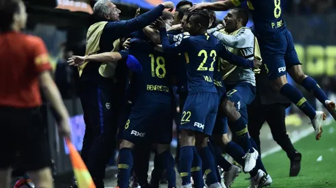 Foto de los jugadores de Boca celebrando el gol.