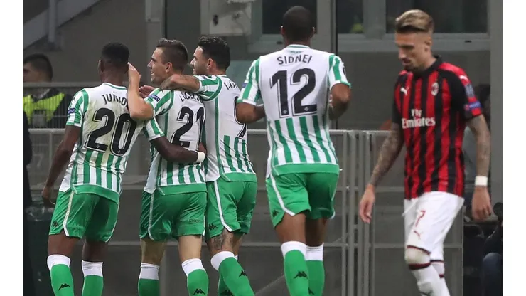 Foto de los jugadores de Betis celebrando ante Milan.