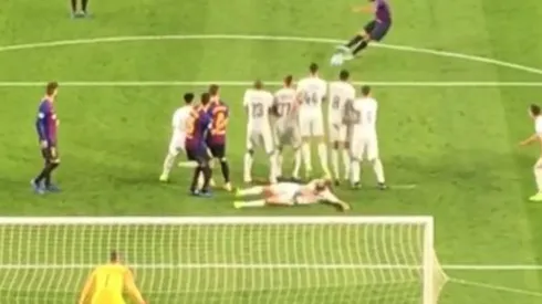 Barrera en modo Dios: la increíble forma de un jugador del Inter para evitar el gol de Suárez