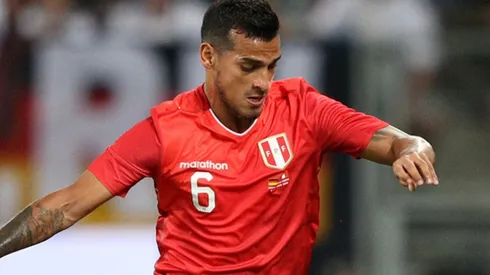 El defensor peruano no tiene diálogo con ningún futbolista crema.