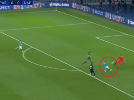 A pura clase, Insigne definió por encima del arquero y estampó el primero para el Napoli