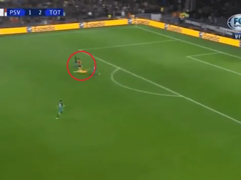 Hugo Lloris salió a cortar el ataque del Chucky Lozano y se fue expulsado