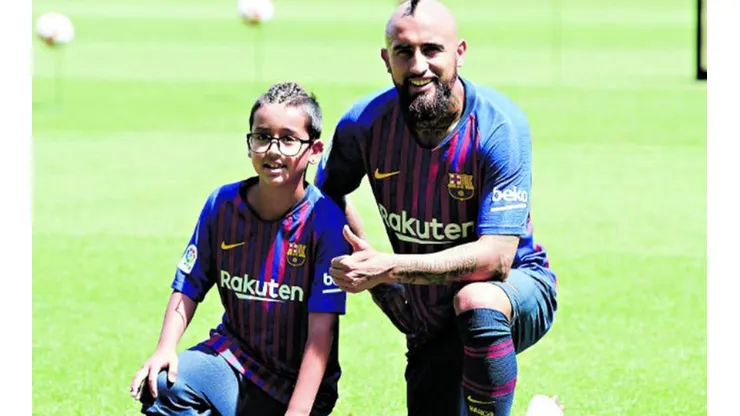 El hijo de Arturo Vidal necesita que Messi le haga un favor
