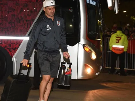 La foto de Rodrigo Mora viendo el partido que llenó de nostalgia a más de uno