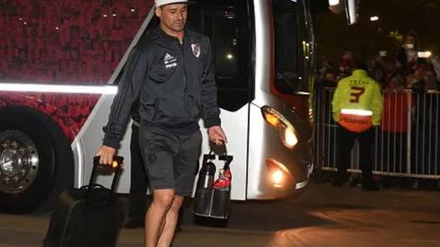 La foto de Rodrigo Mora viendo el partido que llenó de nostalgia a más de uno