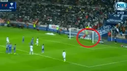 Carrizo sacó un excelente remate.