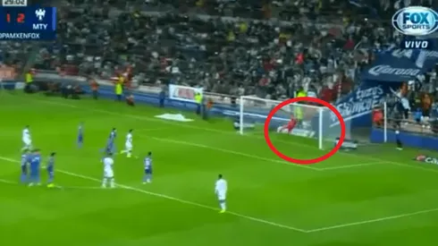 Carrizo sacó un excelente remate.