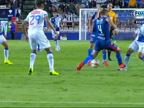 Nicolás Sánchez le dobló el tobillo a Erick Gutiérrez y se fue expulsado