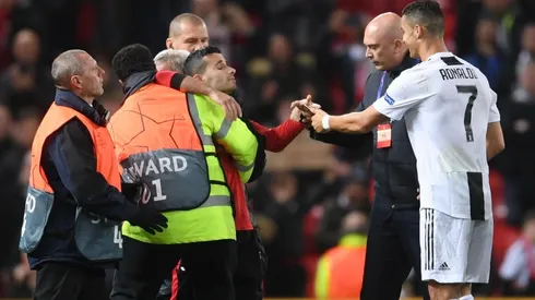 Foto de Cristiano Ronaldo con el joven.