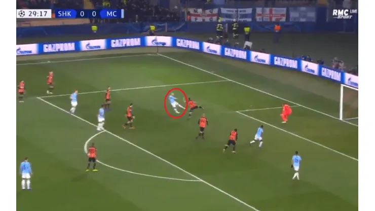 En una jugada de locos con un sinfín de rebotes, David Silva puso en ventaja al Manchester City
