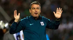 El entrenador sería reemplazado por Franco Navarro, que tiene pasado en el club.