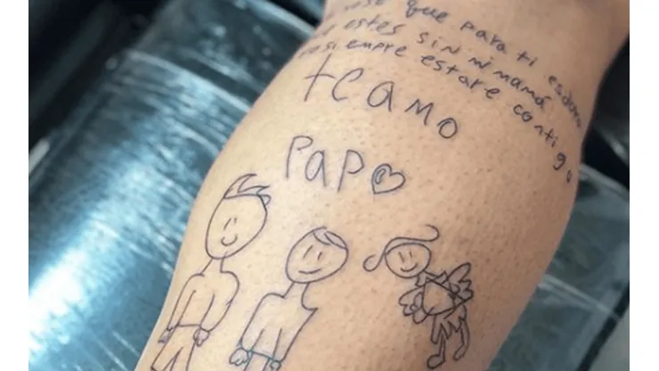 La emotiva historia detrás del tatuaje que su hijo le dibujó a un futbolista colombiano