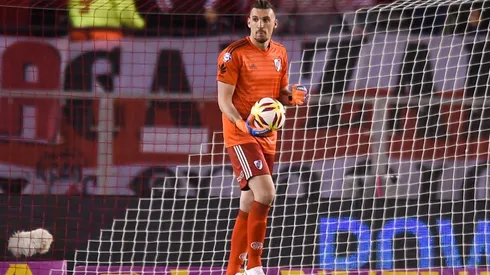 Que Rigamonti no lo vea: el día que Armani tuvo la pelota 17 segundos y Espinoza no cobró nada