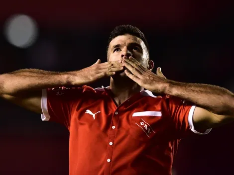 Falta que lo pidan para la Selección Argentina: Gigliotti ya alcanzó al Kun Agüero