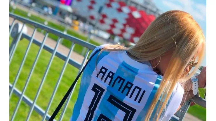 Daniela, en Rusia alentando a Franco.
